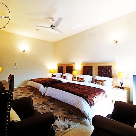 Grand Peace House I Bed & Breakfast Исламабад Екстериор снимка