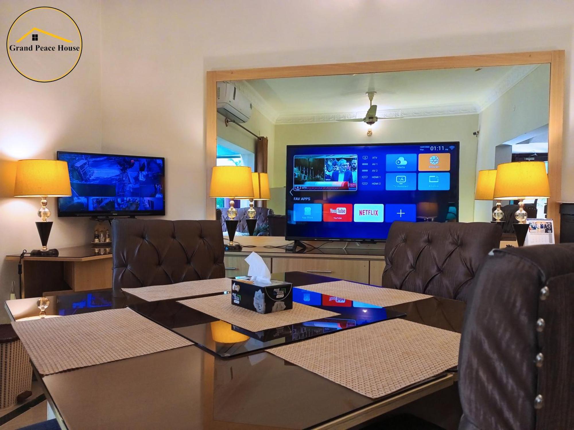 Grand Peace House I Bed & Breakfast Исламабад Екстериор снимка