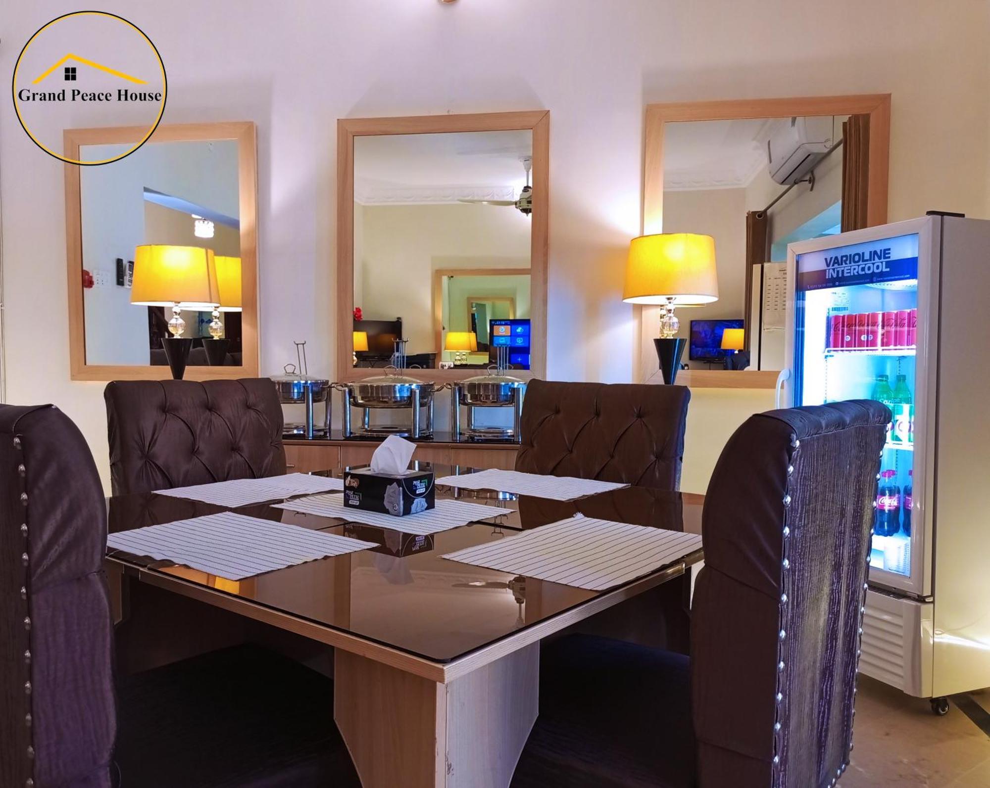 Grand Peace House I Bed & Breakfast Исламабад Екстериор снимка