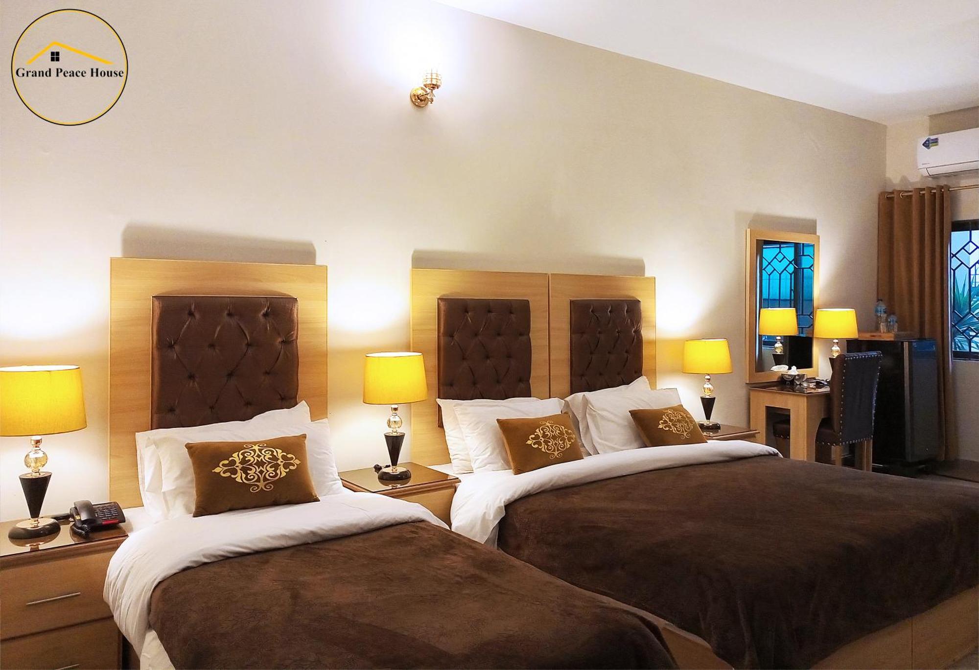Grand Peace House I Bed & Breakfast Исламабад Екстериор снимка