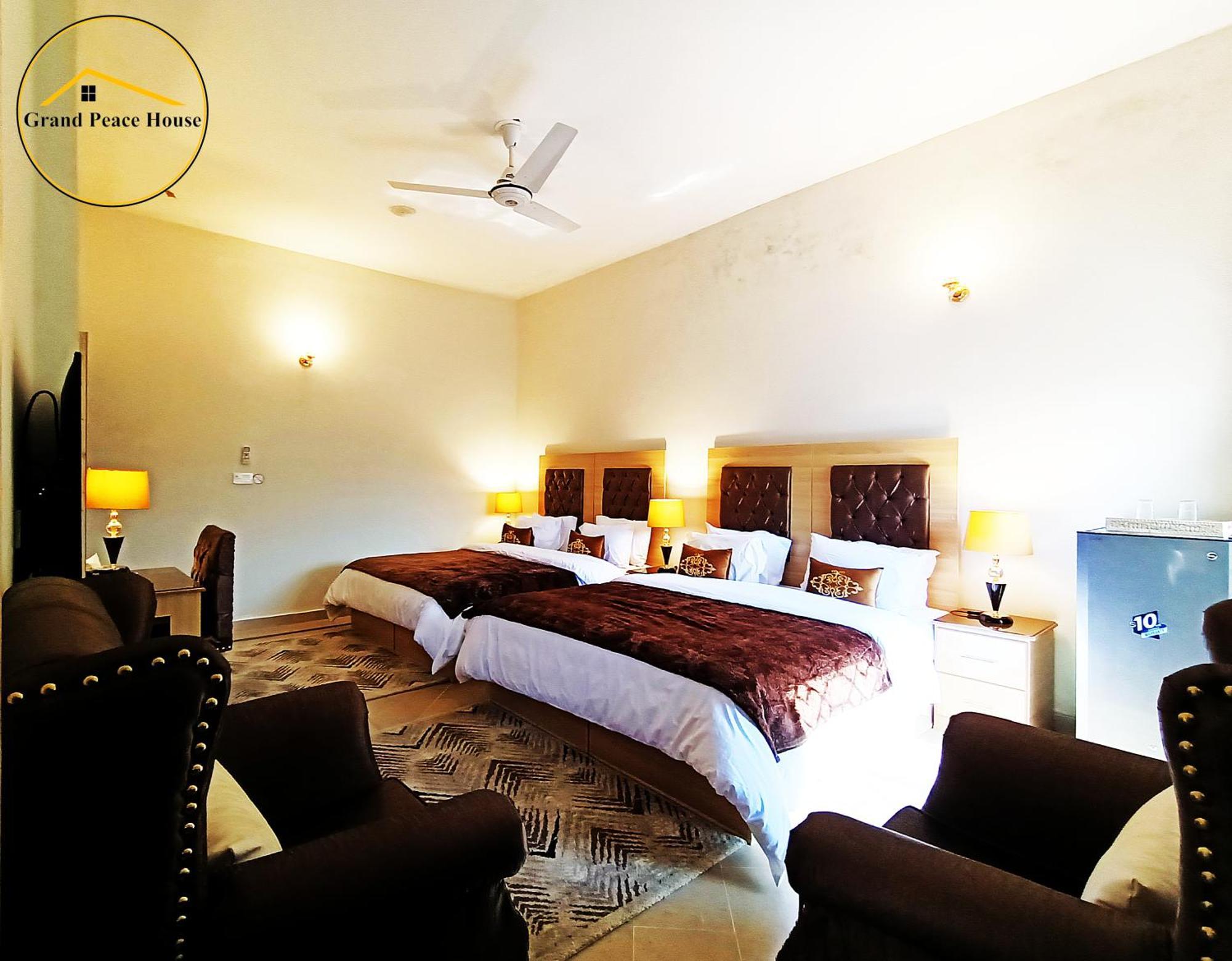 Grand Peace House I Bed & Breakfast Исламабад Екстериор снимка