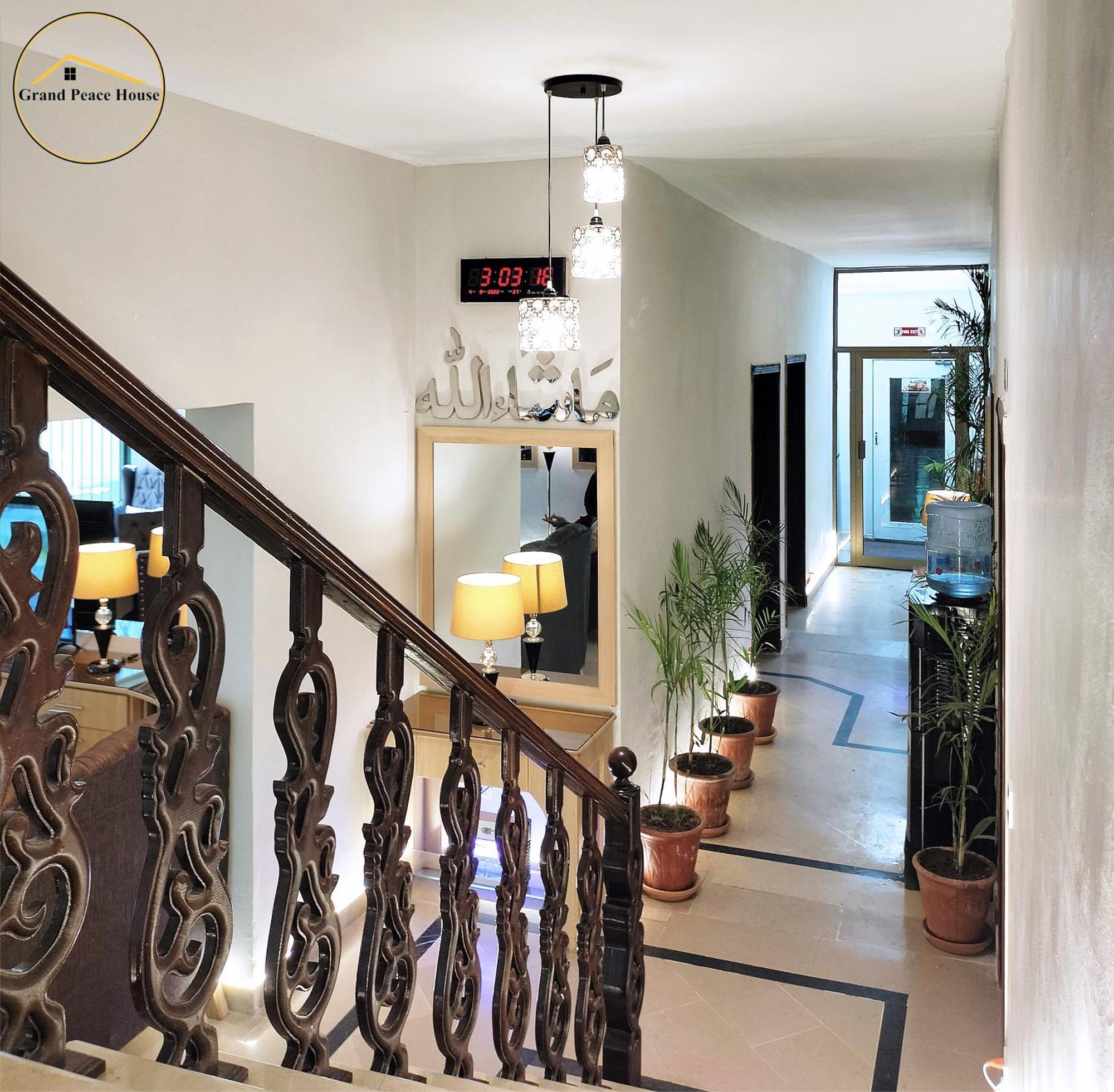 Grand Peace House I Bed & Breakfast Исламабад Екстериор снимка
