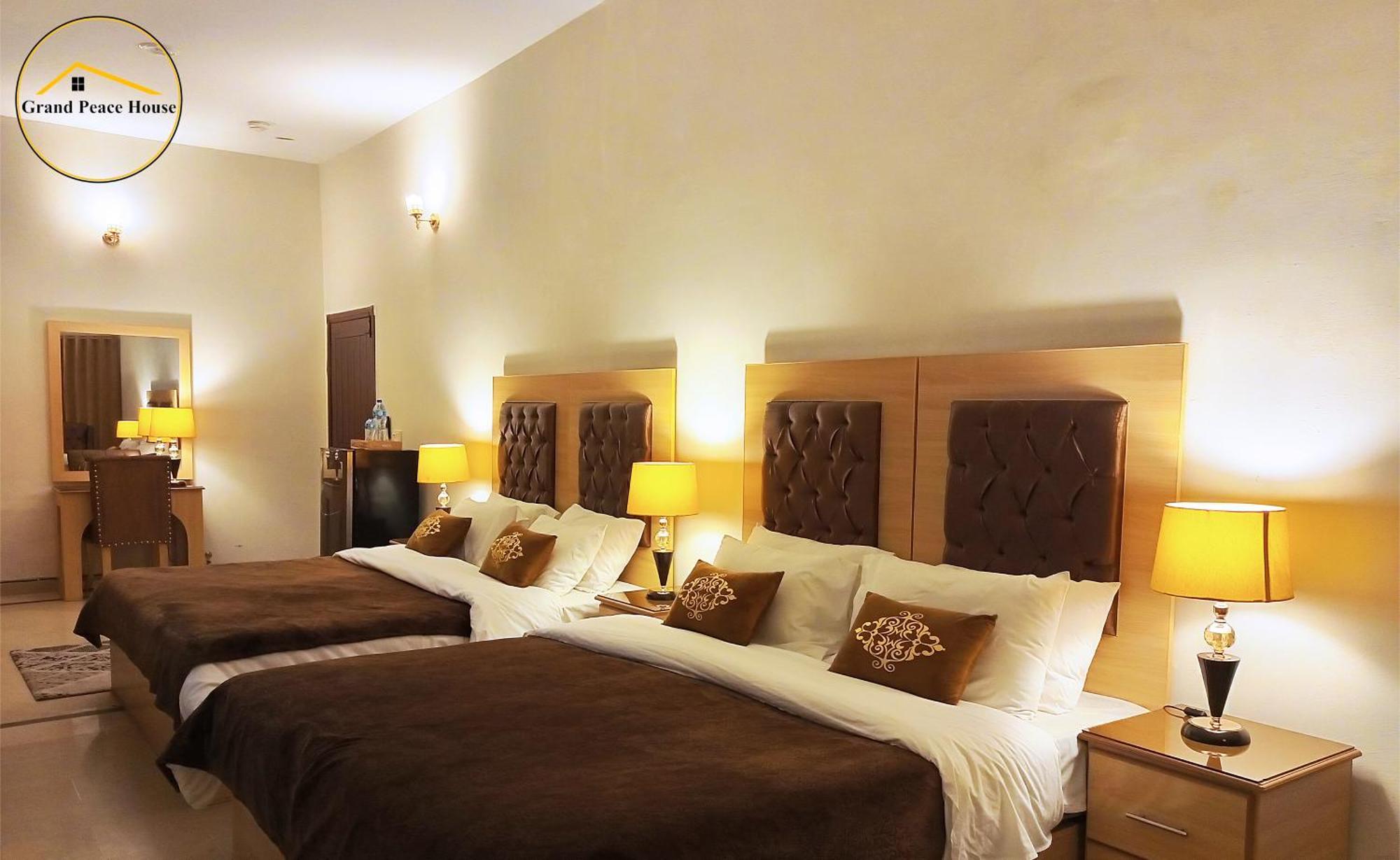 Grand Peace House I Bed & Breakfast Исламабад Екстериор снимка