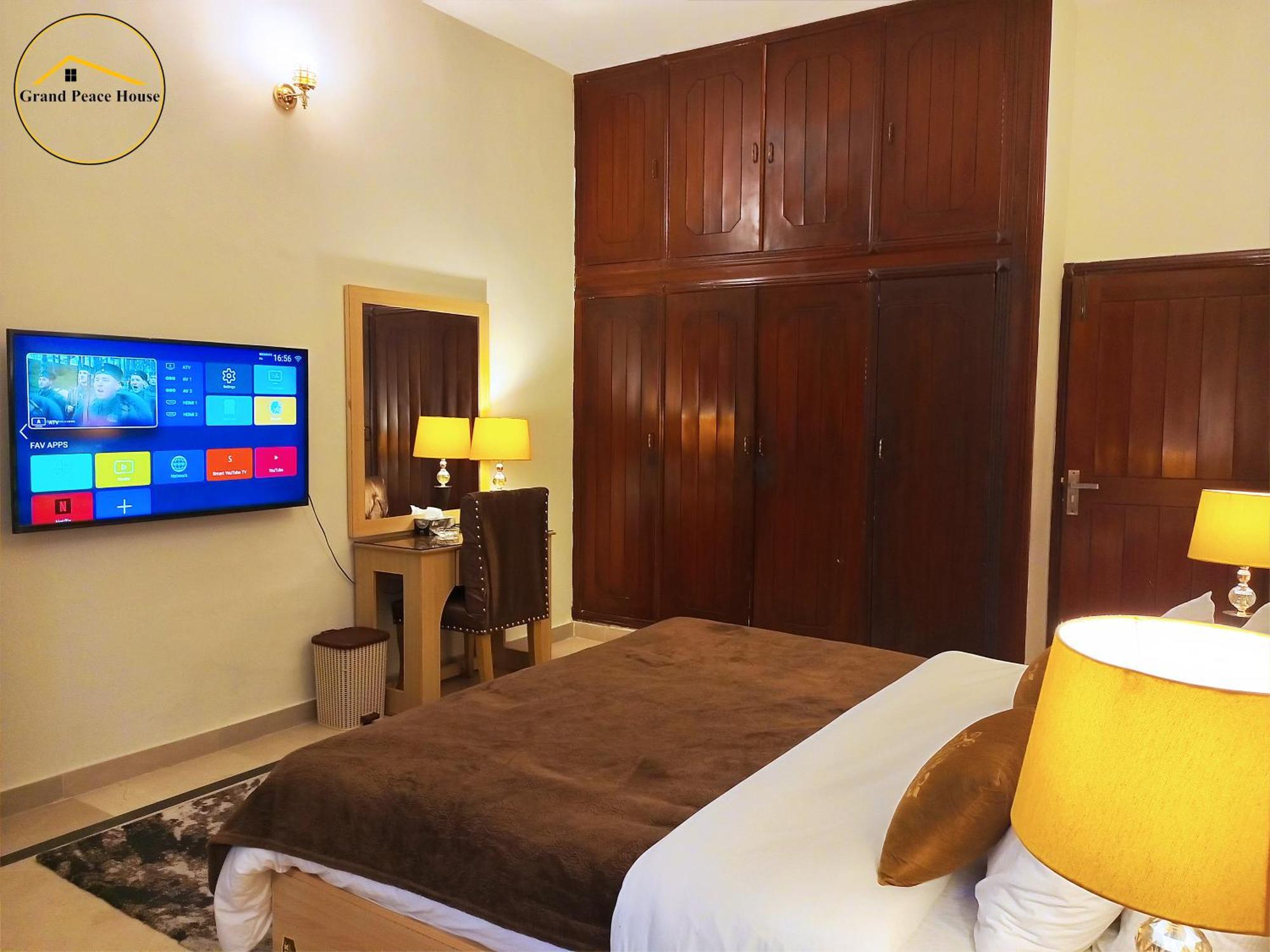 Grand Peace House I Bed & Breakfast Исламабад Екстериор снимка