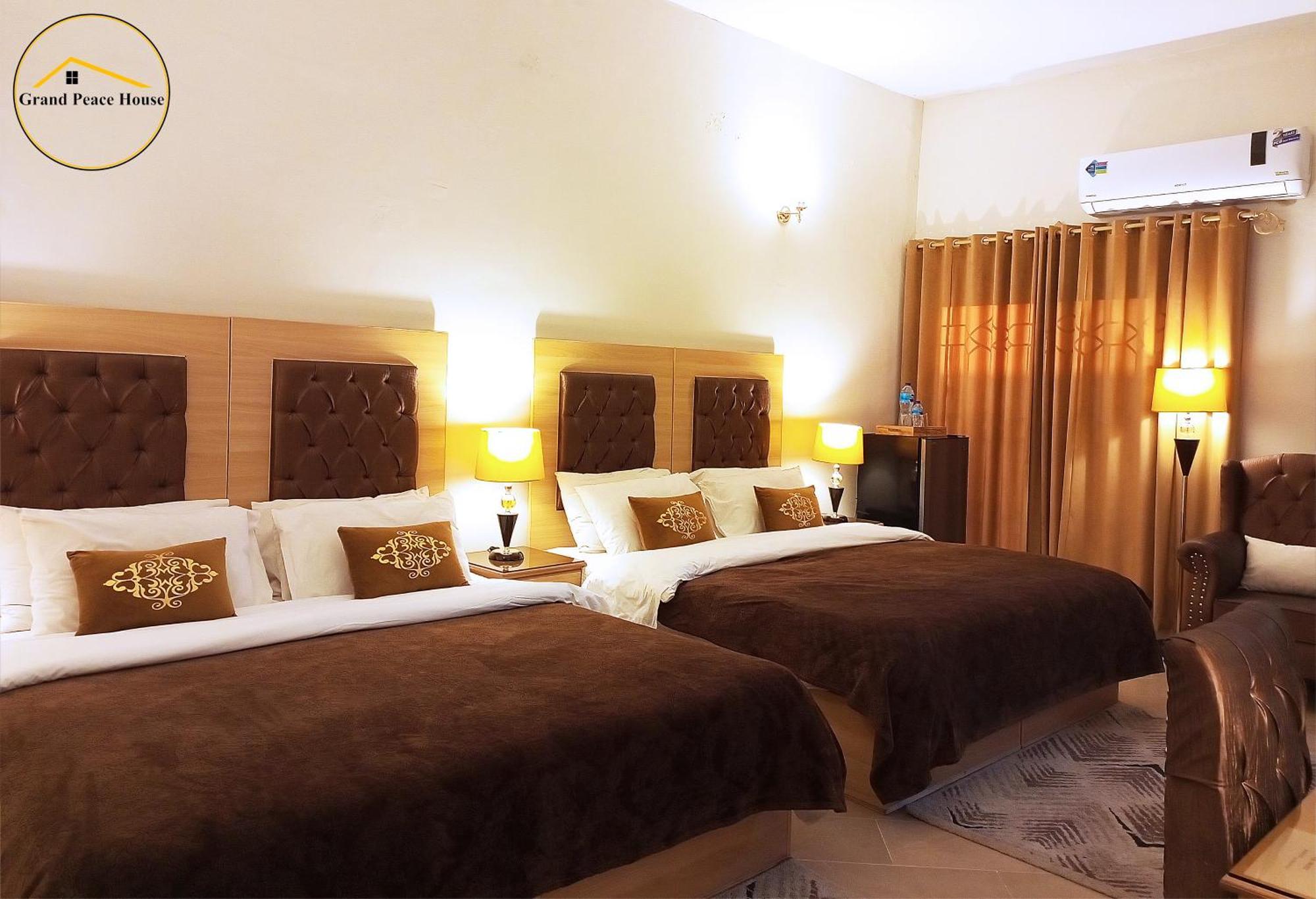 Grand Peace House I Bed & Breakfast Исламабад Екстериор снимка