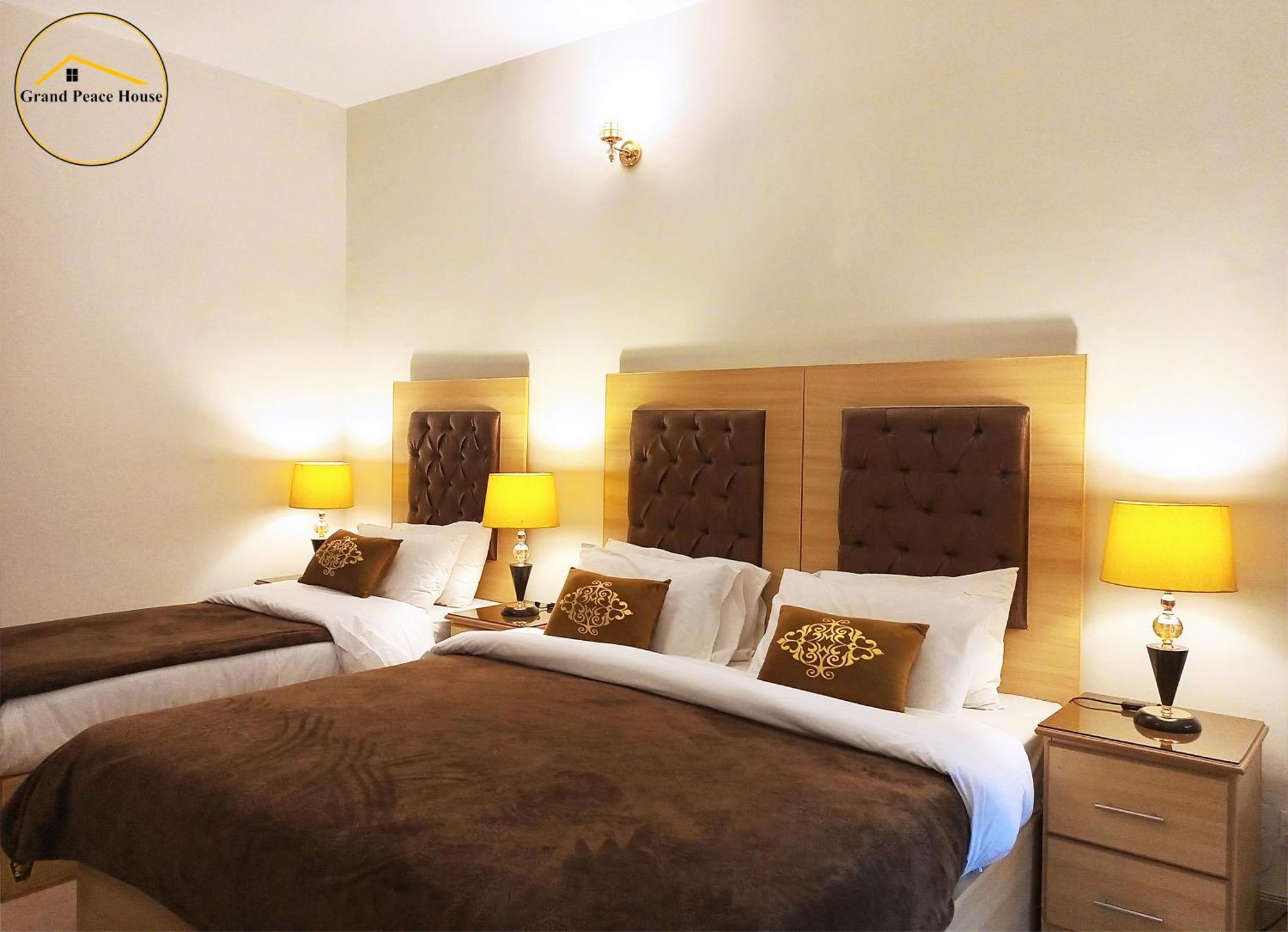 Grand Peace House I Bed & Breakfast Исламабад Екстериор снимка