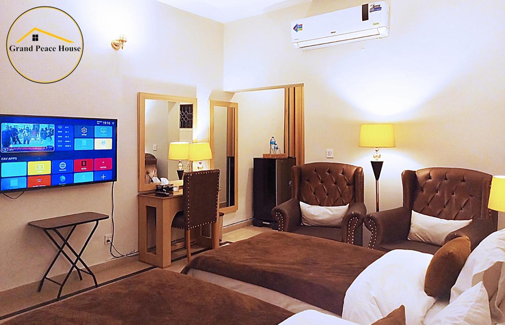 Grand Peace House I Bed & Breakfast Исламабад Екстериор снимка