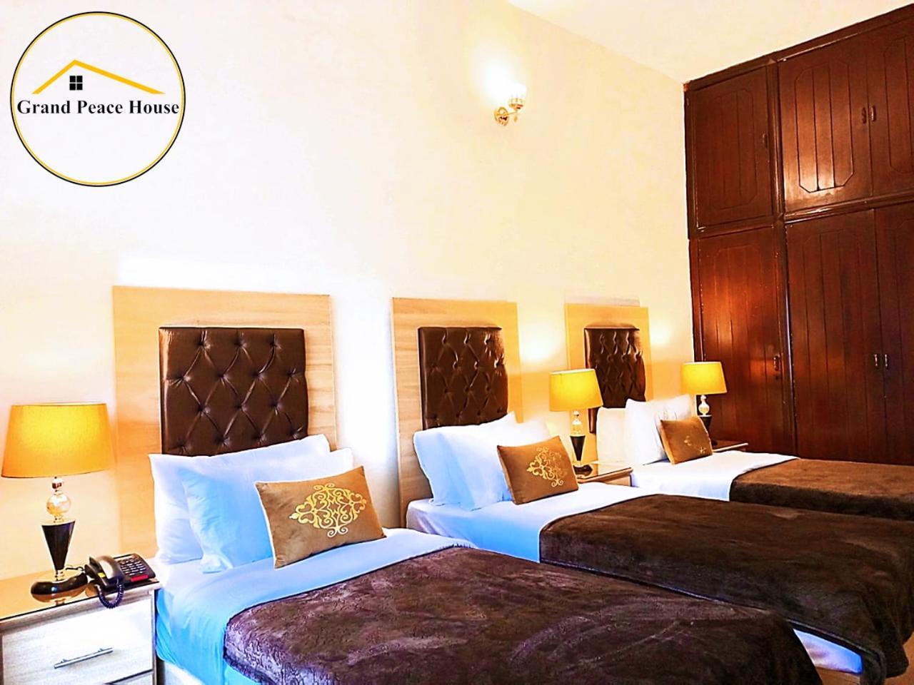 Grand Peace House I Bed & Breakfast Исламабад Екстериор снимка